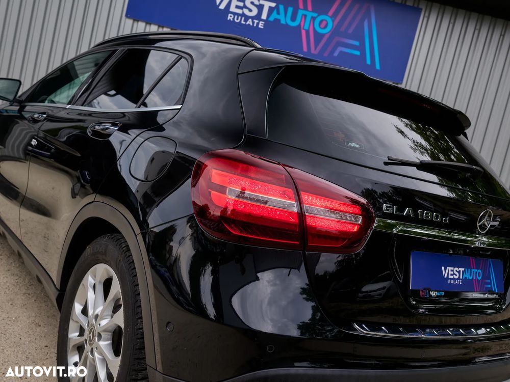 Mercedes-Benz GLA 180 d 7G-DCT Urban - 10