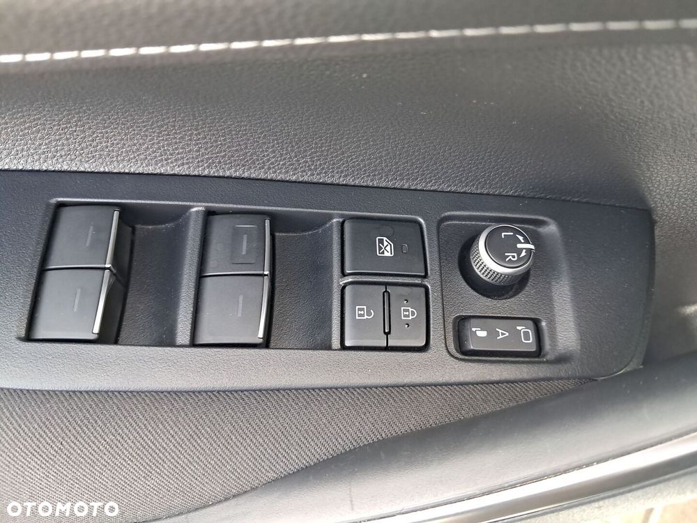 Suzuki Swace 1.8 Hybrid Premium Plus CVT - 22