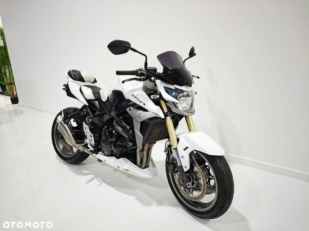 Suzuki GSR - 2