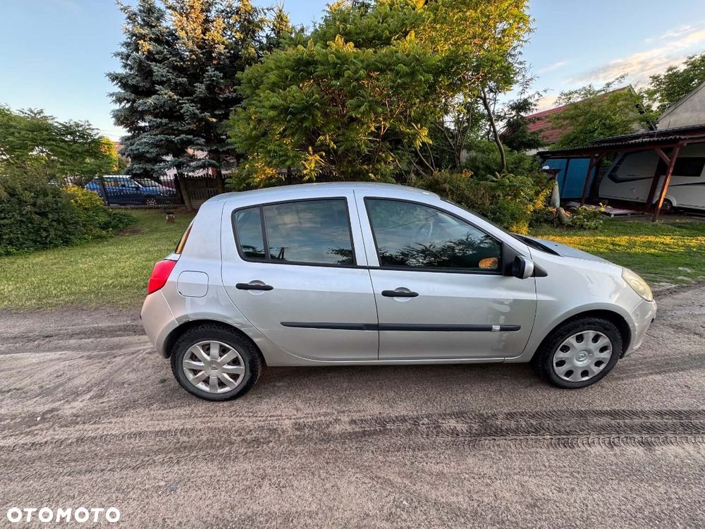 Renault Clio 1.2 16V Emotion - 1