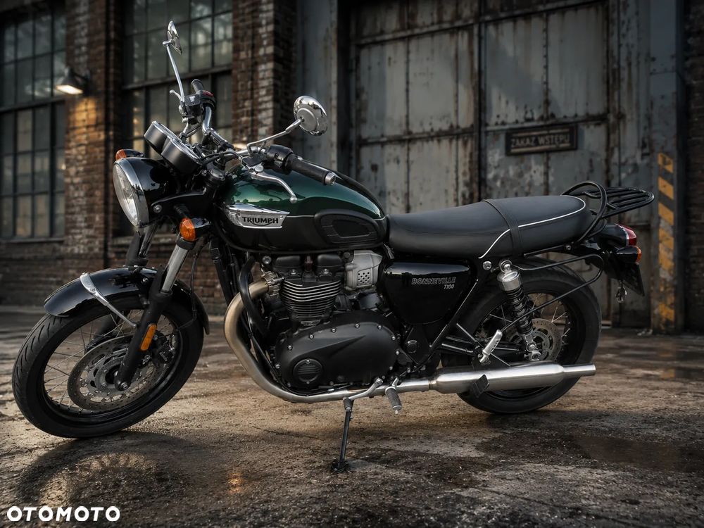 Triumph Bonneville - 1