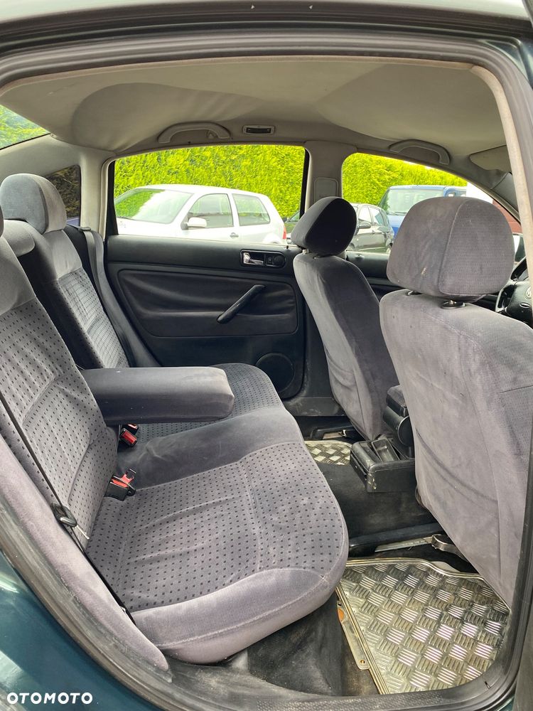 Volkswagen Passat 1.9 TDI Comfortline - 17
