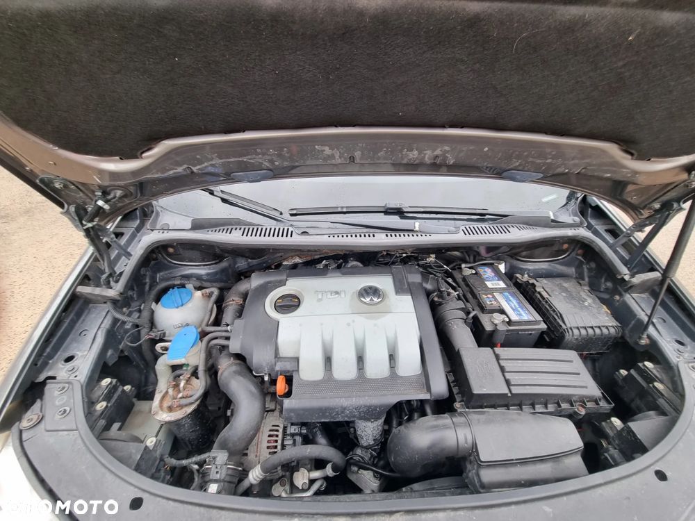 Volkswagen Touran 2.0 TDI Highline - 30