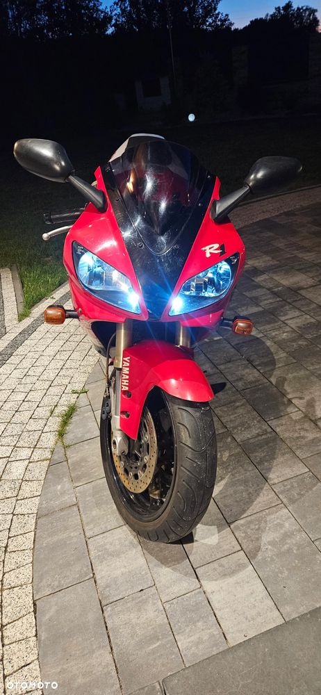 Yamaha R1 - 4