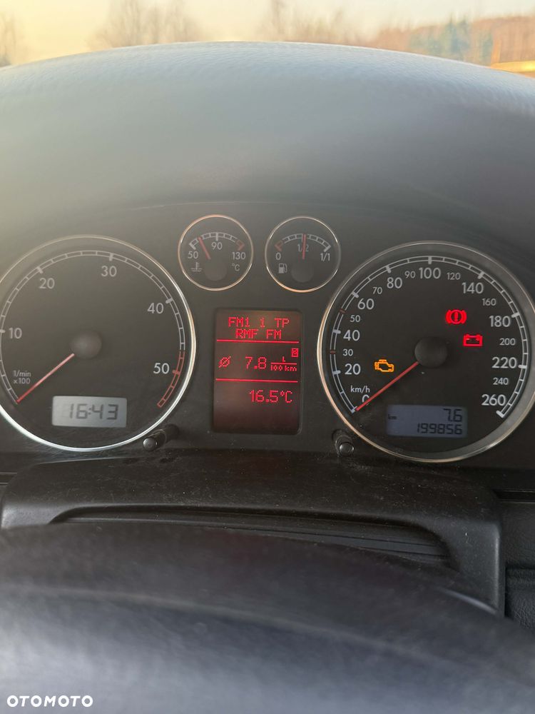 Volkswagen Passat - 13