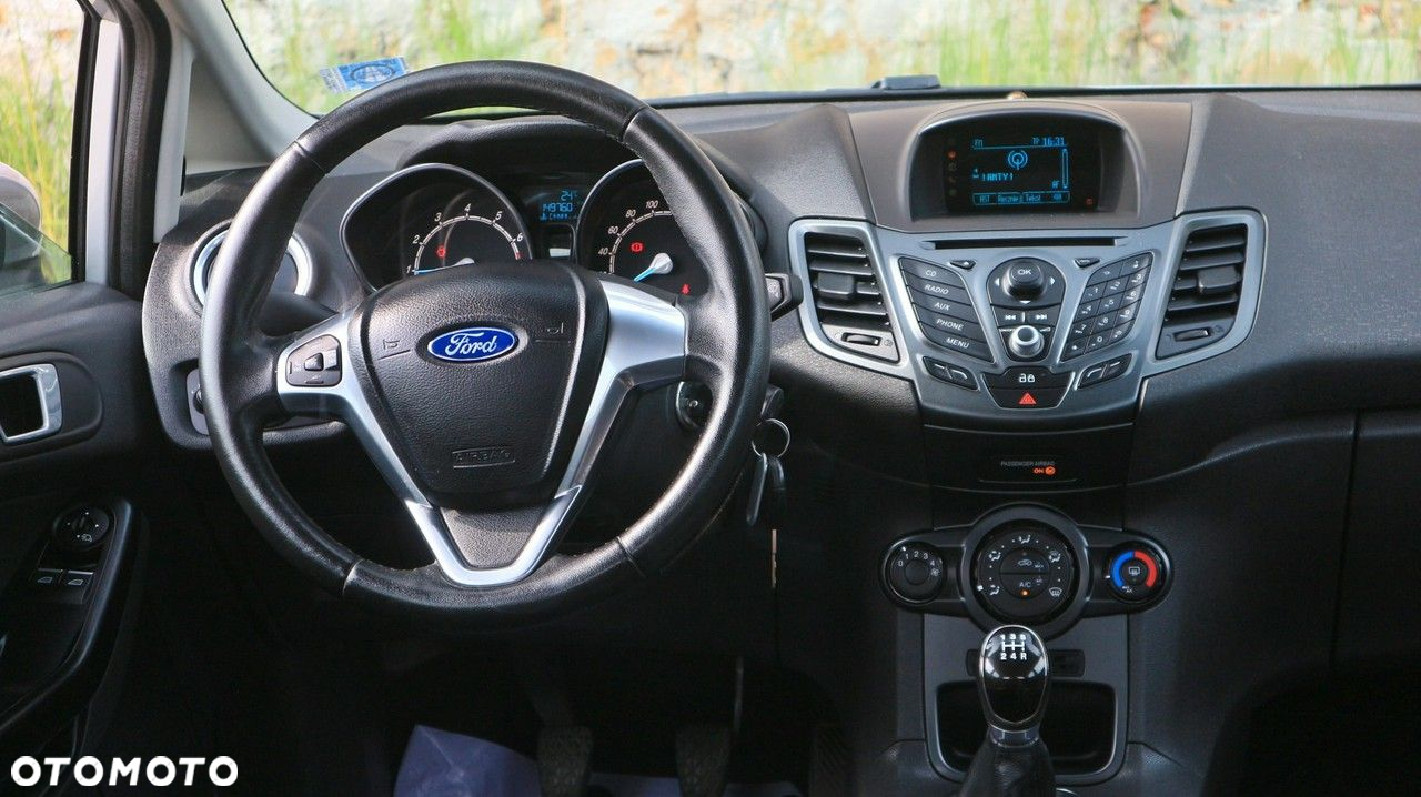 Ford Fiesta 1.25 Celebration - 30