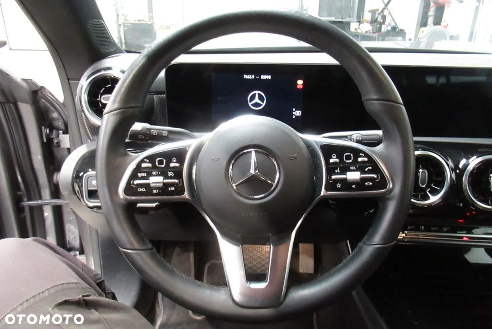 Mercedes-Benz CLA 250 e 8G-DCT Special Edition - 16