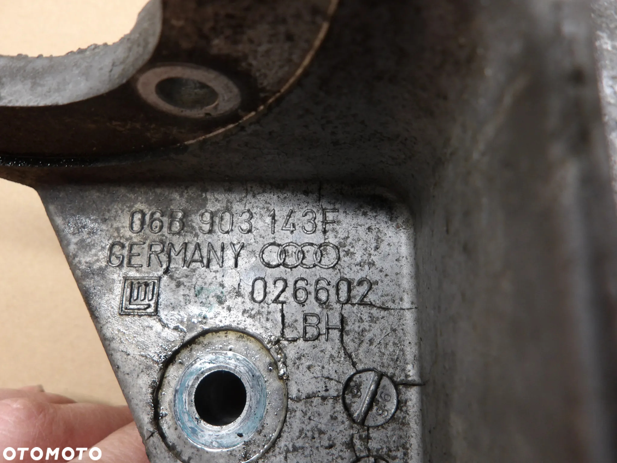 AUDI A4 B5 94-97 SEDAN 1.6B ŁAPA ALTERNATORA 06B903143F - 4