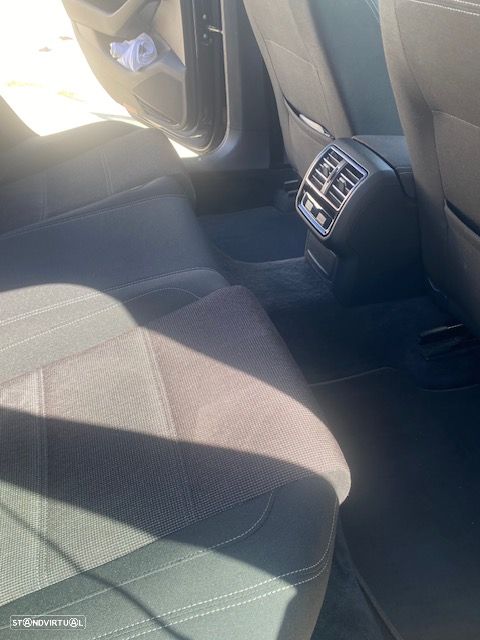 VW Passat 1.6 TDI BlueMotion - 14