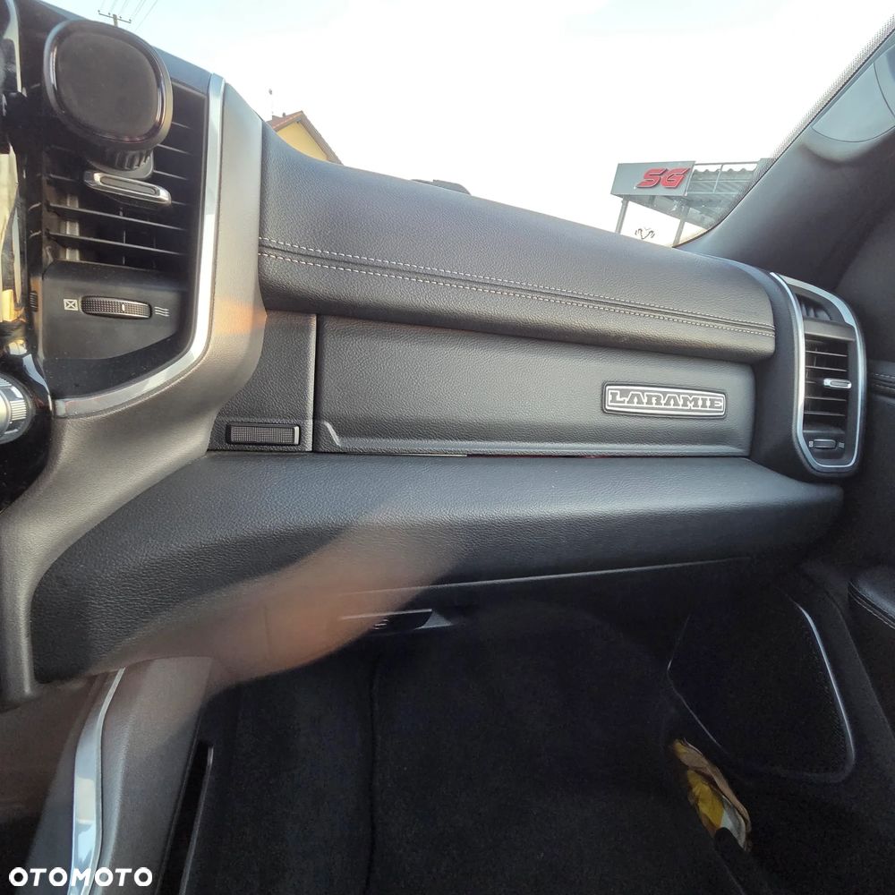 RAM 1500 5.7 Crew Cab Laramie - 11