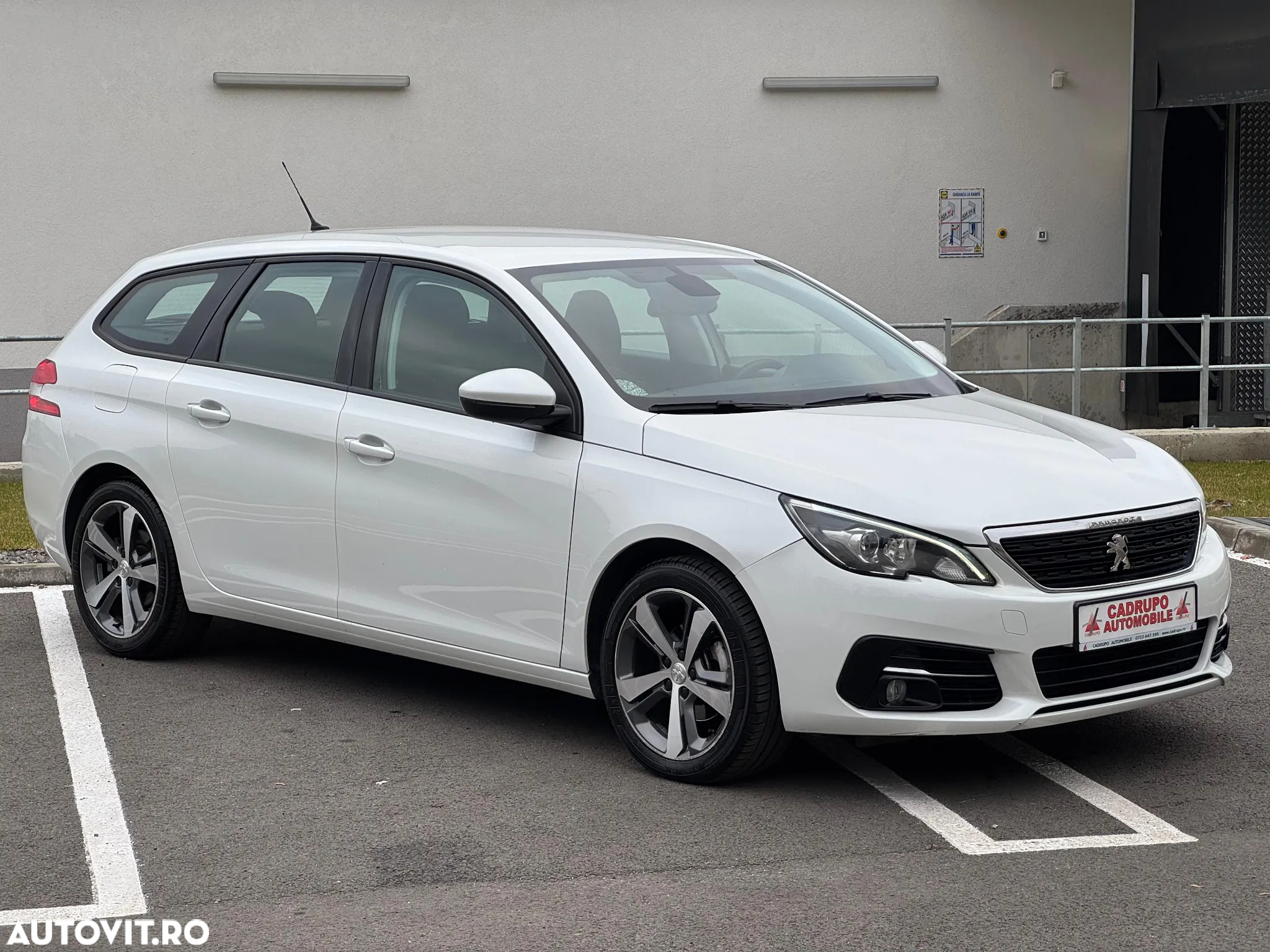 Peugeot 308 SW BlueHDI 130 EAT8 Stop & Start Active Business-Paket - 3