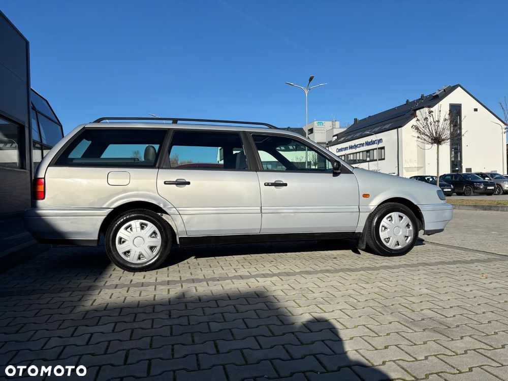 Volkswagen Passat Variant 1.8 GL - 12