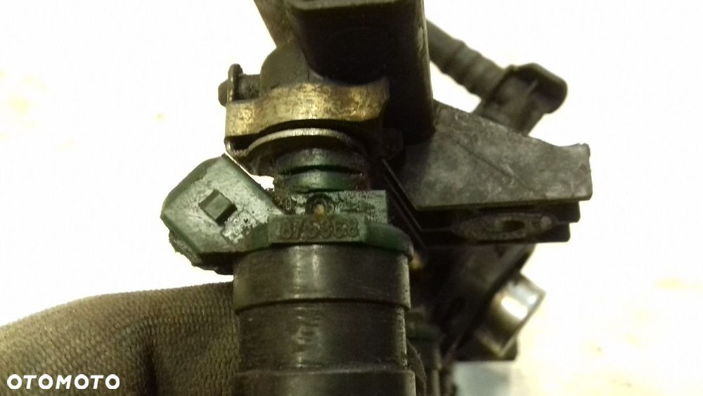 LISTWA WTRYSKOWA 7700866573 WTRYSKIWACZE 875368 RENAULT KANGOO I 1.4 8V 97- - 3