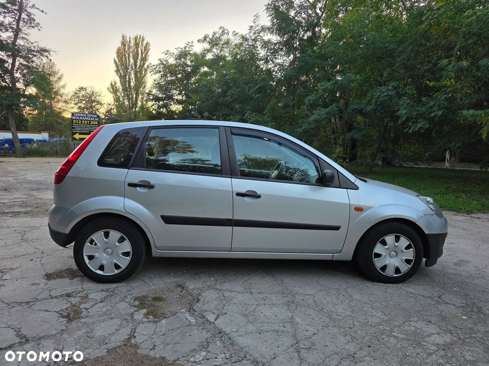 Ford Fiesta 2006 photo 2