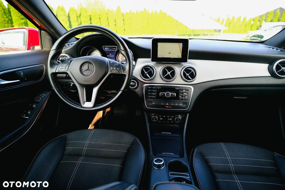 Mercedes-Benz GLA 200 7G-DCT Urban - 23