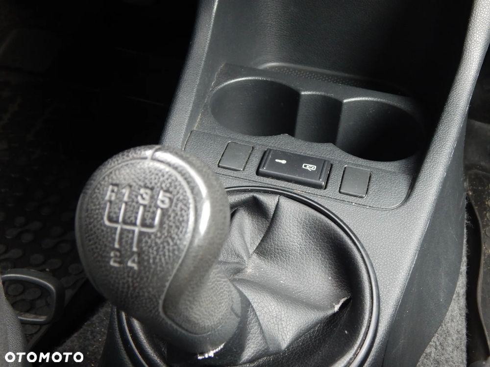 Skoda Fabia 1.2 HTP STYLE Edition - 20