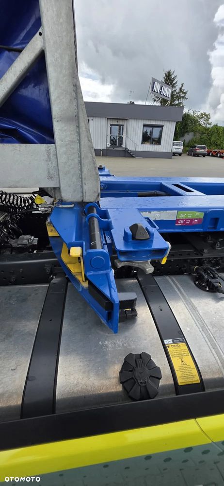 Krone SD dla kontenerów morskich 20, 40 i 45 stóp z agregatem - 12