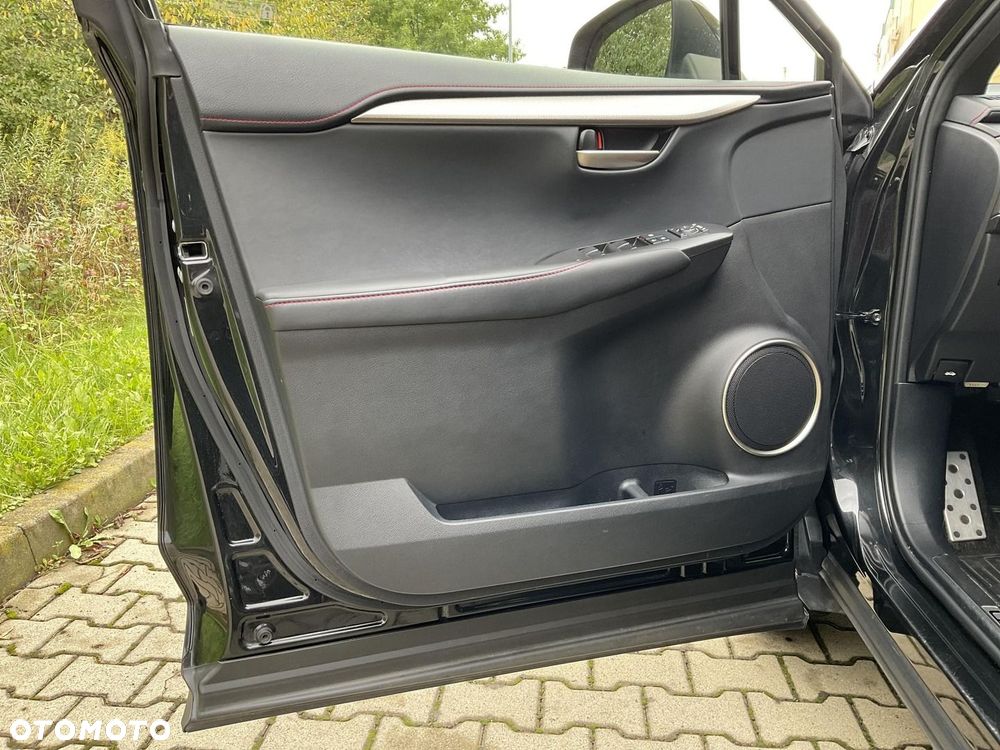 Lexus NX 300h F Sport AWD - 31