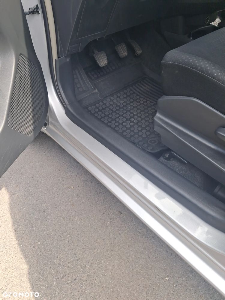 Toyota Yaris - 13
