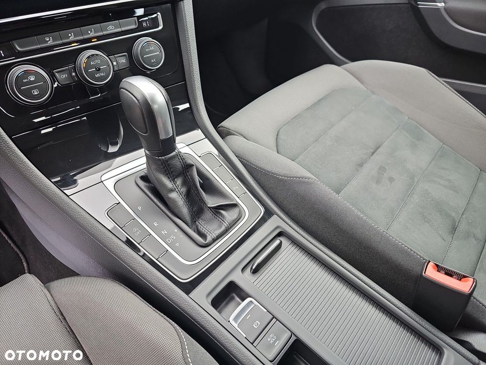 Volkswagen Golf - 23