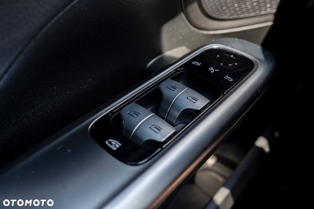 Mercedes-Benz Klasa C 300 4Matic 9G-TRONIC - 18