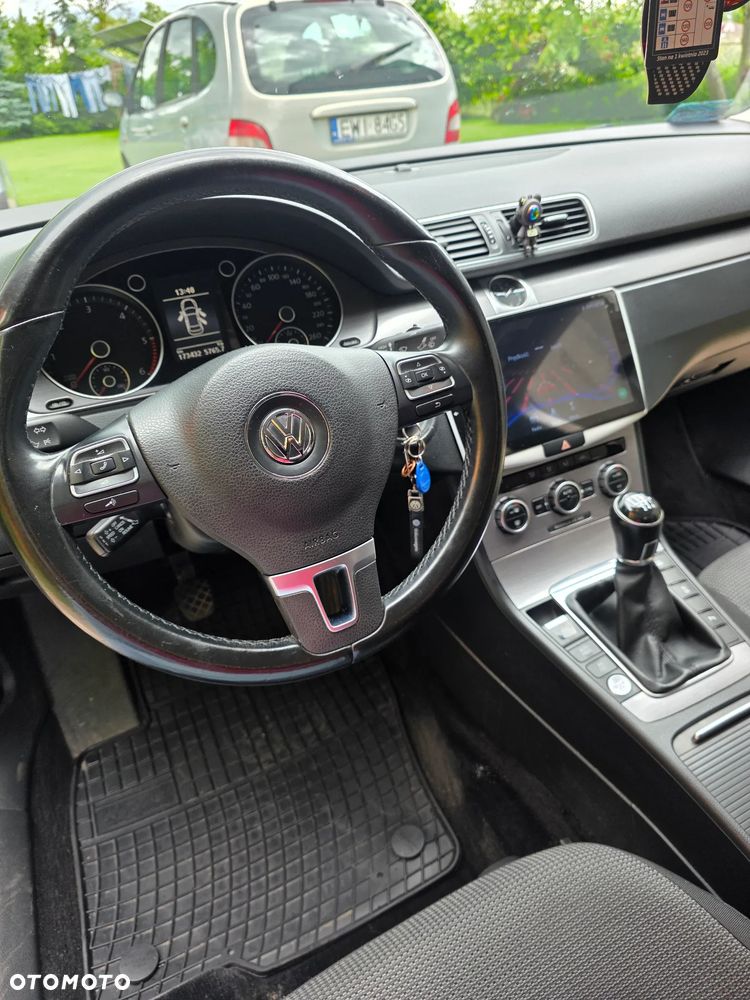 Volkswagen Passat 2.0 TDI Comfortline - 12