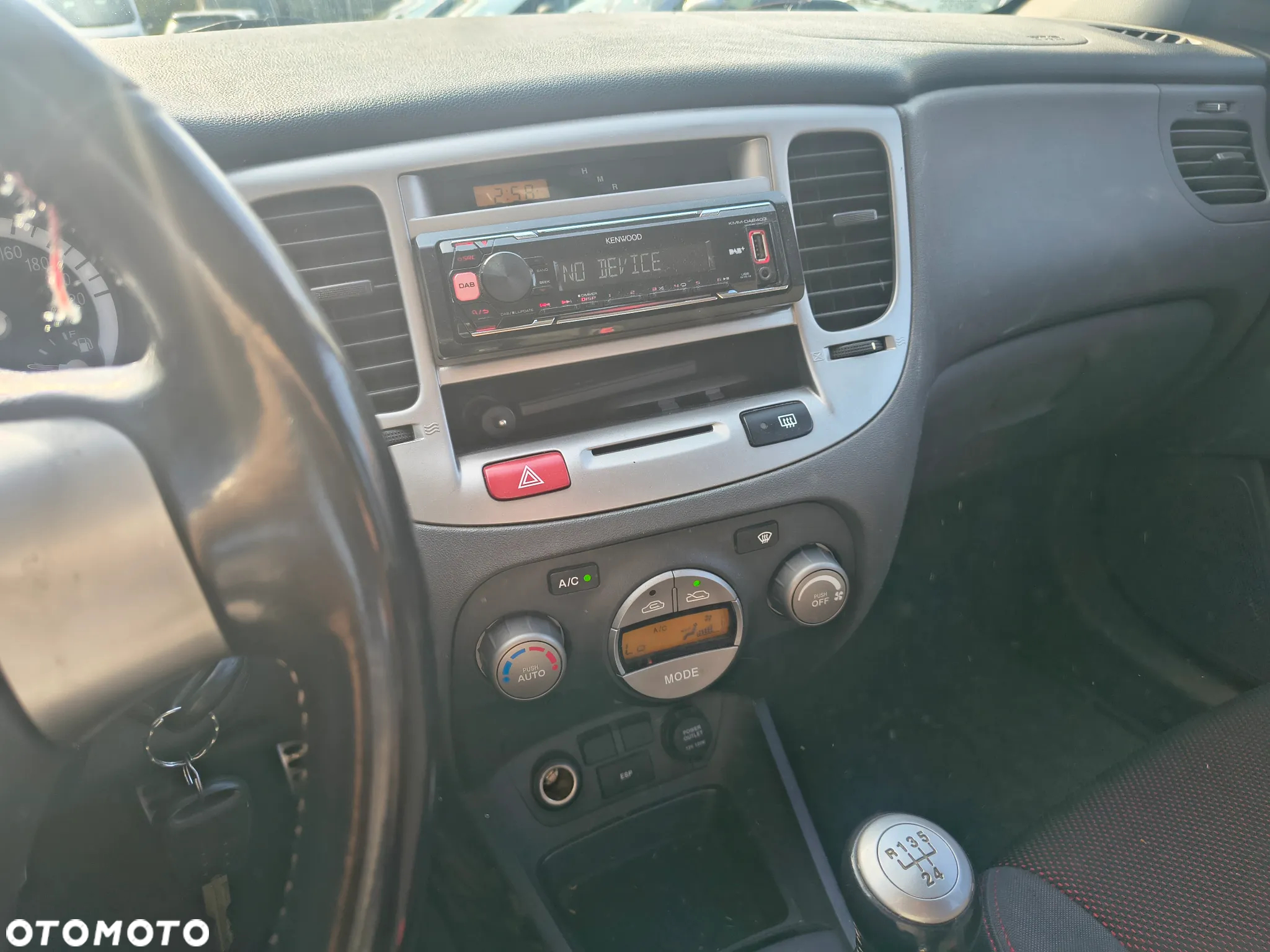 Kia Rio 1.6 EX - 11