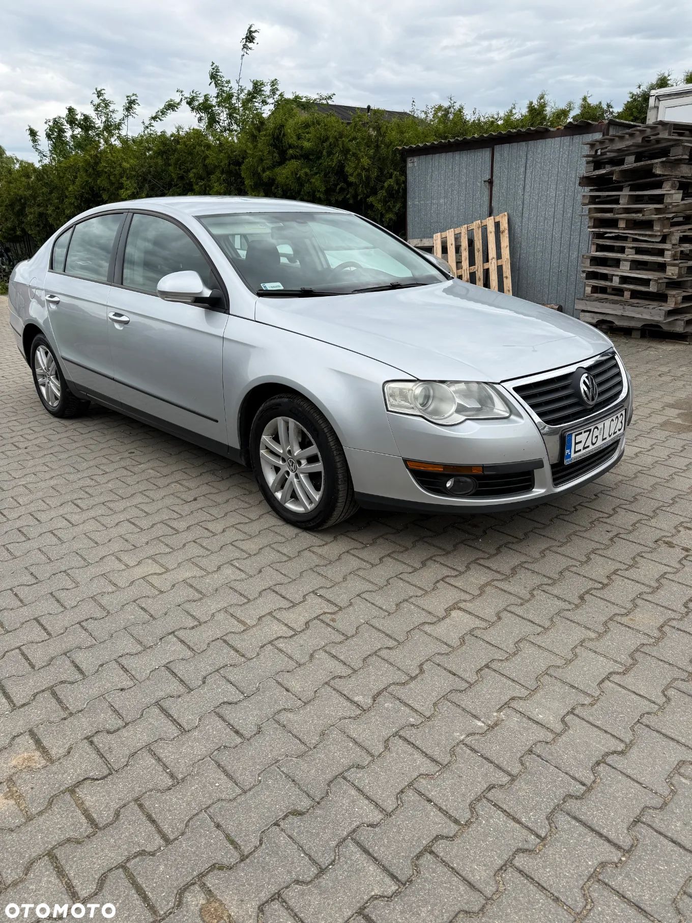 Volkswagen Passat - 1