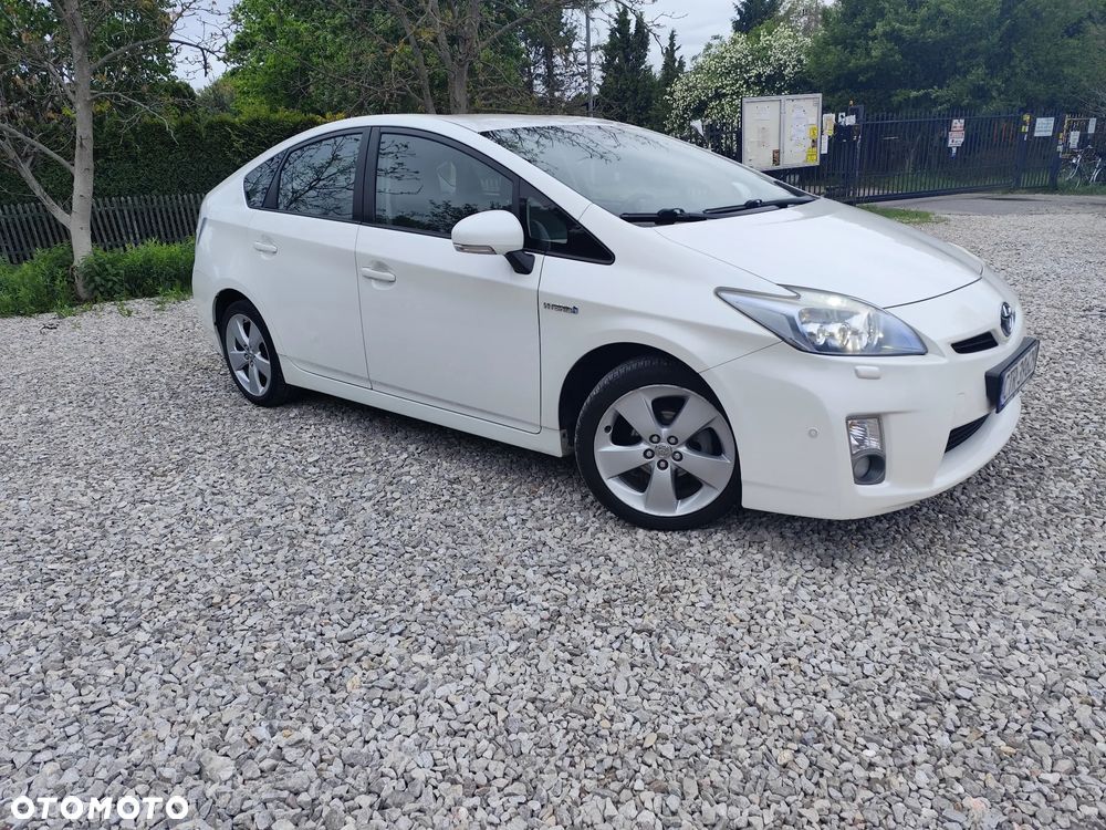 Toyota Prius 1.8 HSD Prestige - 1