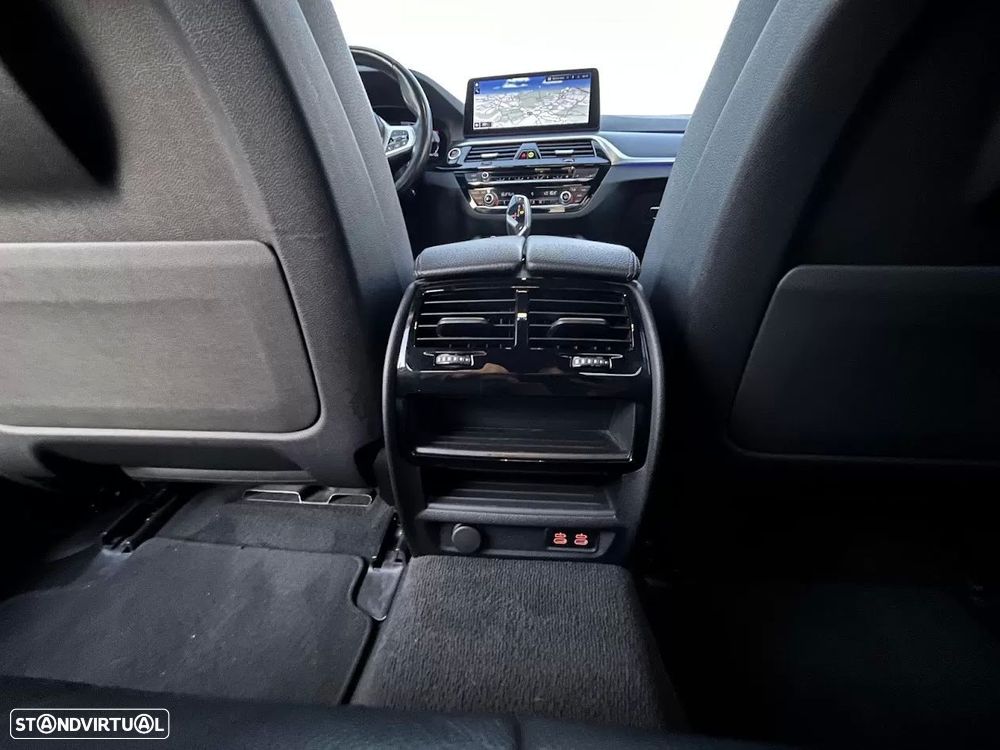 BMW 520 d Pack Desportivo M Auto - 36