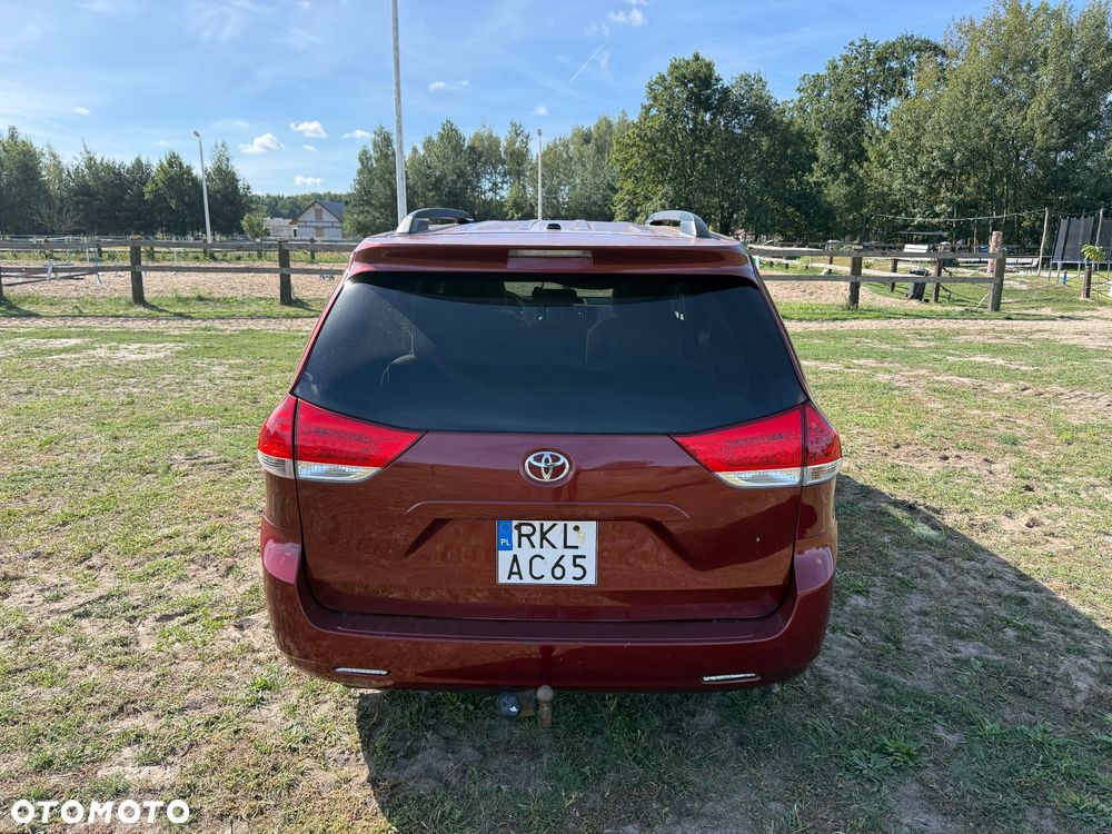 Toyota Sienna 3.5 V6 - 10