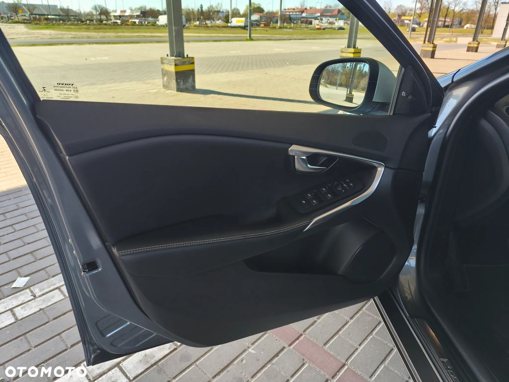 Volvo V40 D3 Geartronic Summum - 34