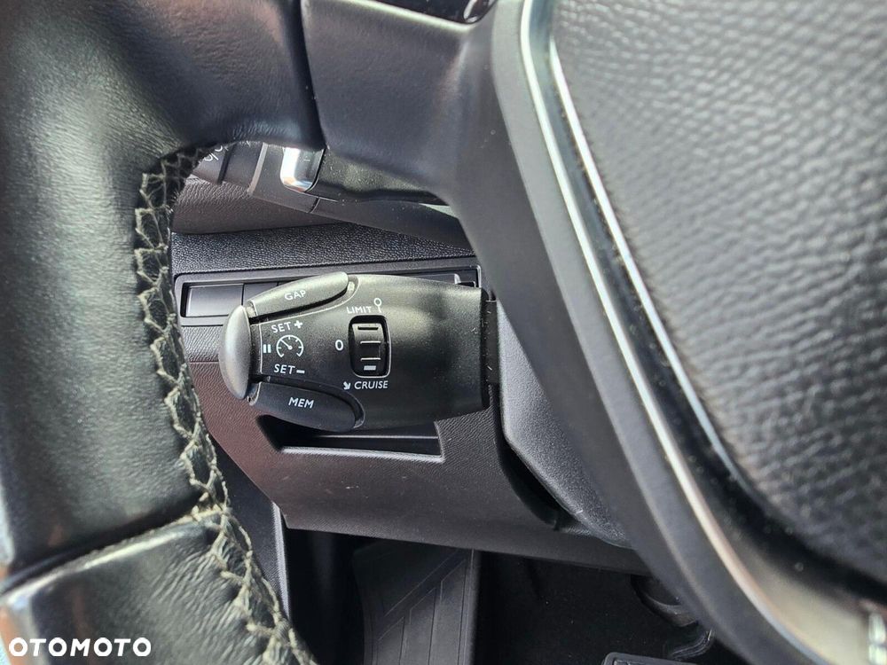 Peugeot 3008 1.2 PureTech Allure Pack S&S EAT8 - 23