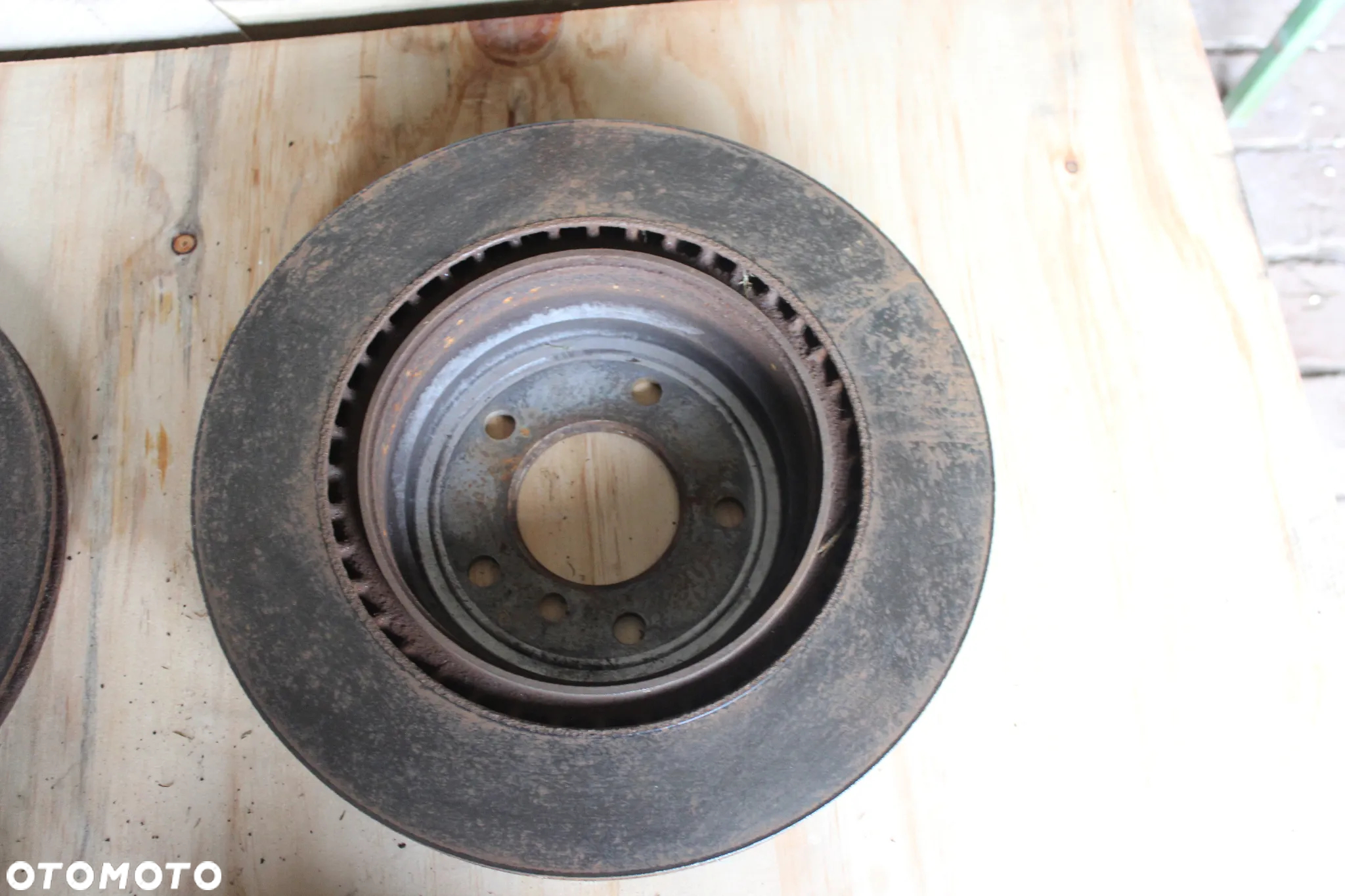 ZACISKI TARCZE HAMULCE TYLNE BMW E90 E91 336 MM  2009 - 11