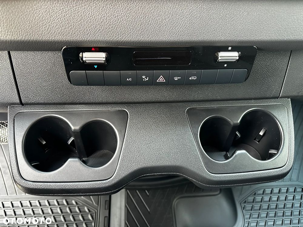 Mercedes-Benz Sprinter - 24