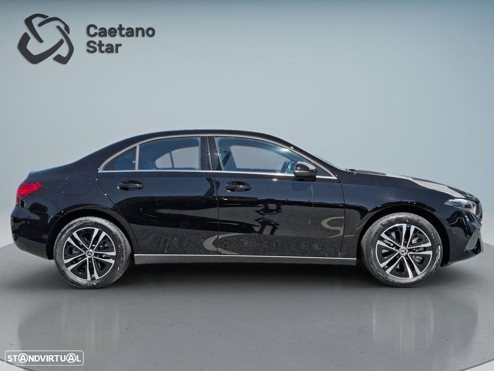 Mercedes-Benz a-250-limousine e - 9