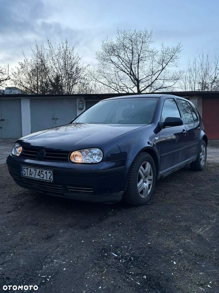 Volkswagen Golf - 1