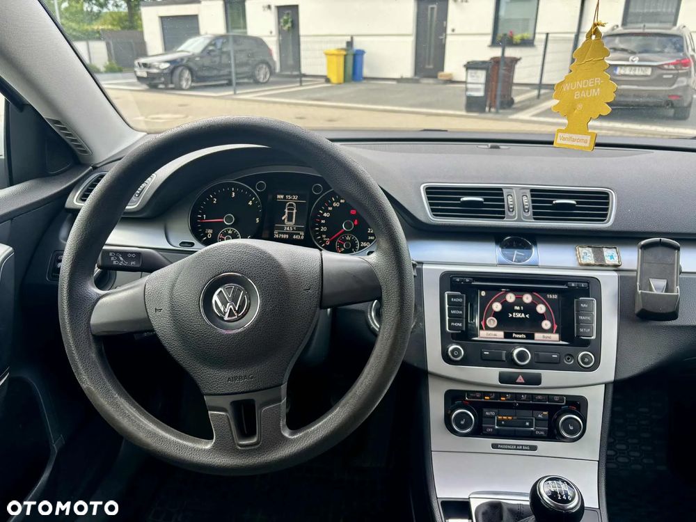 Volkswagen Passat 1.6 TDI DPF BlueMot Comfortline - 8