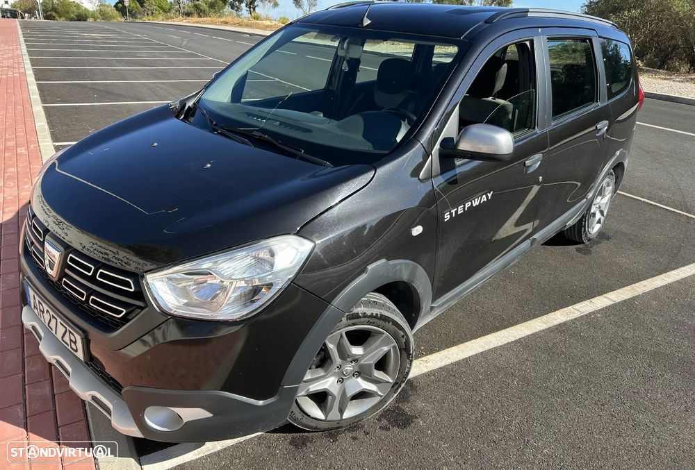Dacia Lodgy 1.5 Blue dCi Stepway 7L - 1