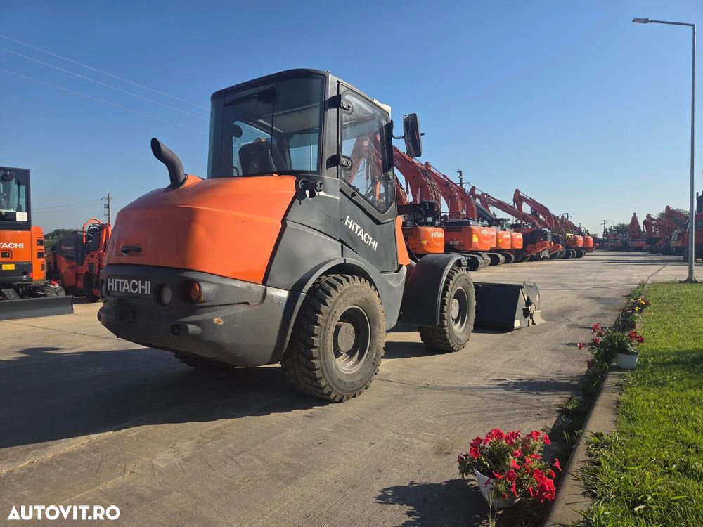 Hitachi ZW75-6, 2019, 2.745h, CUPA MULTIFUNCTIONALA 1mc, FURCI, CUPLA RAPIDA, ridica 2,4 tone la 3,2m, incarca 8x4 si  sem basculabila, Masa operationala 5tone, Anv 80% ok, motor 75CP, produs in Germania, posibilitate leasing 3 ani-PROMOTIE 29.900 EUR+Tva - 1
