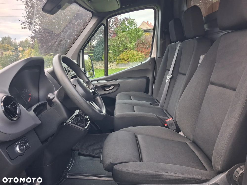 Mercedes-Benz Sprinter - 13