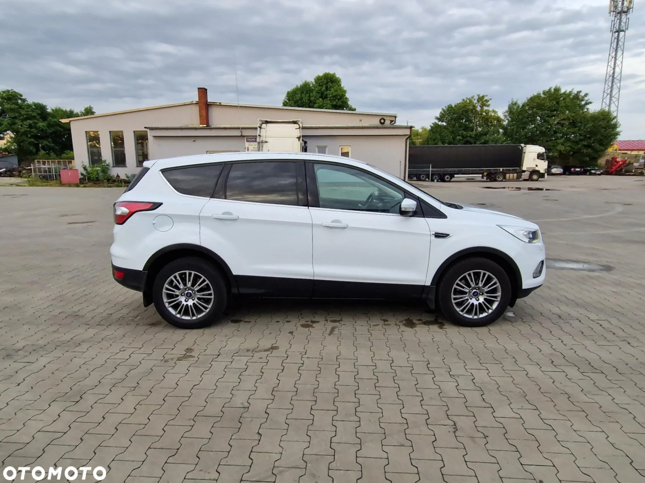Ford Kuga 2.0 TDCi 2x4 Black & Silver - 10
