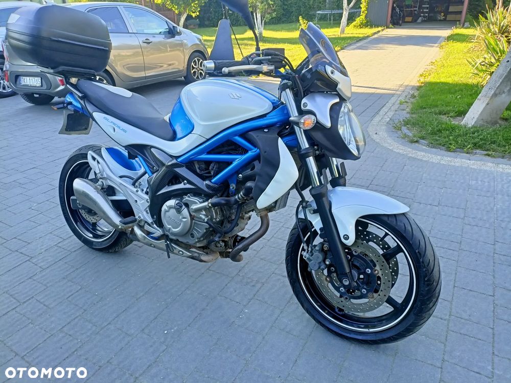 Suzuki Gladius - 4