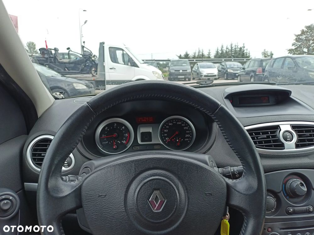 Renault Clio - 9