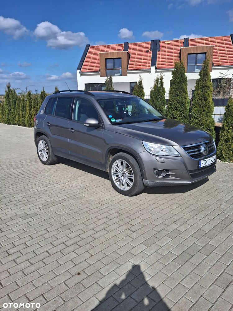 Volkswagen Tiguan - 1