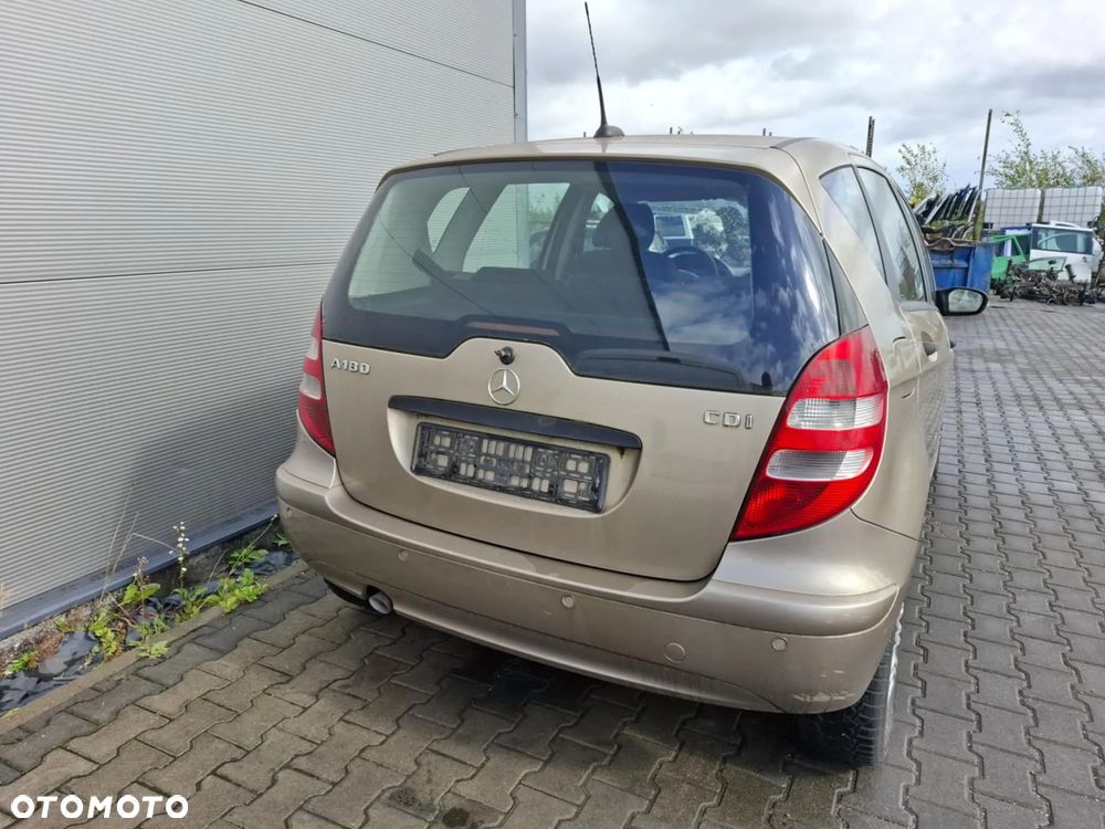 MERCEDES A180 - 3