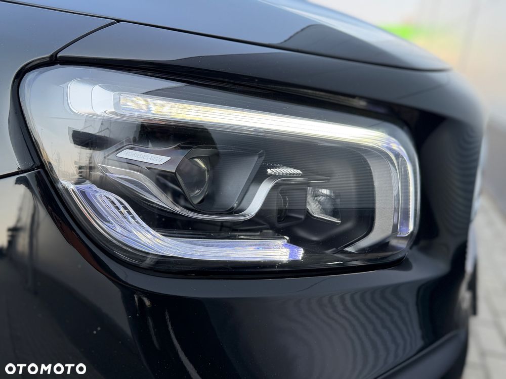 Mercedes-Benz GLB 250 4-Matic AMG Line 8G-DCT - 23