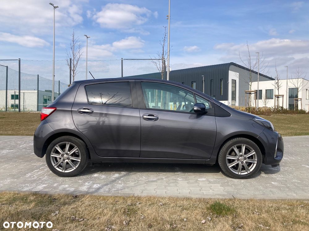 Toyota Yaris 1.5 Premium - 11