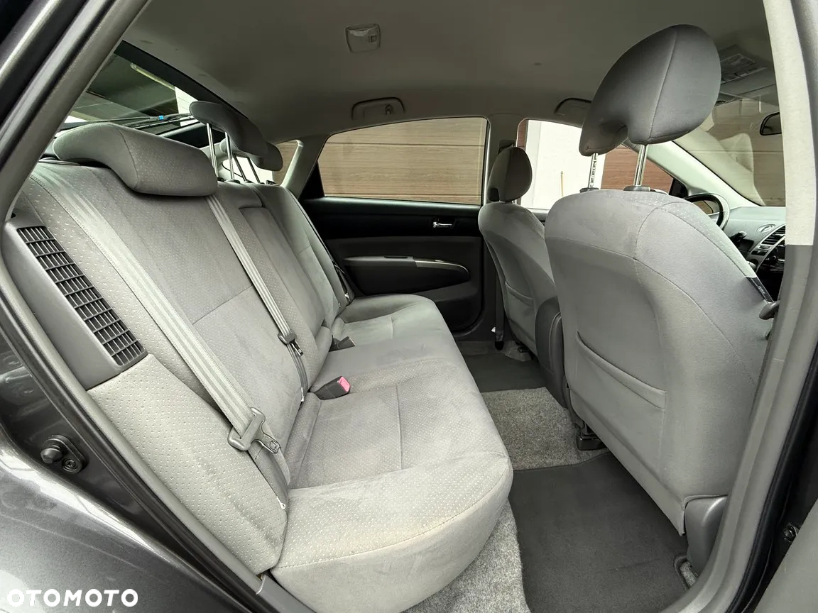 Toyota Prius (Hybrid) Sol - 24
