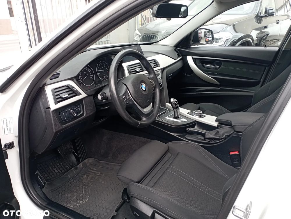 BMW Seria 3 318i - 7
